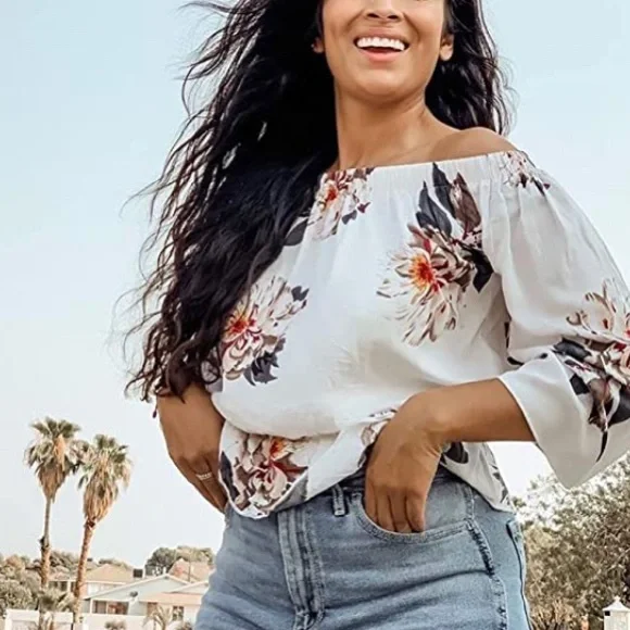 Off Shoulder Crop Top - Picture 6 of 7